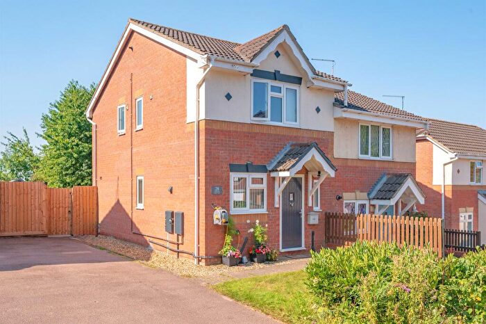 2 Bedroom Semi-Detached House For Sale In Pendle Avenue, Kettering, NN16