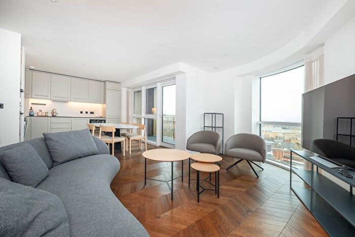 4 Bedroom Apartment To Rent In Brook Street Kingston Upon Thames, KT1