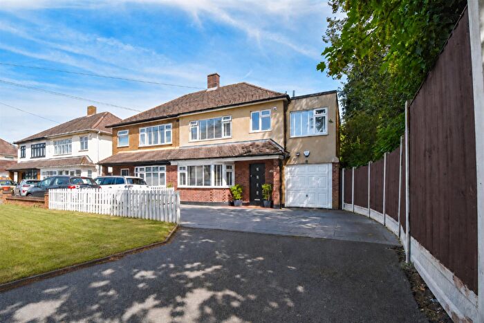4 Bedroom Semi Detached House For Sale In Brentwood Road, Romford, RM2