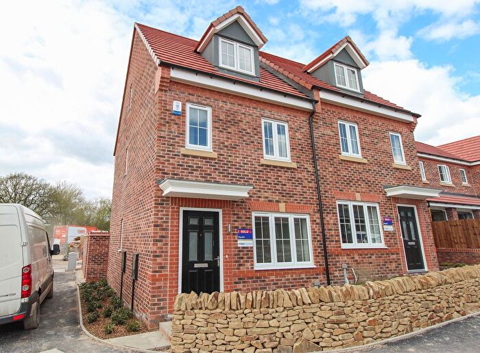 3 Bedroom Semi Detached House To Rent In School House Way, Newbold, S41