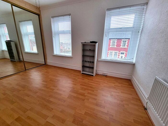 3 Bedroom End Of Terrace House For Sale In Barry Road, Barry, CF62