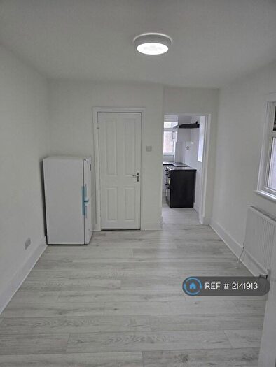 Studio To Rent In Chestnut Rise, London, SE18