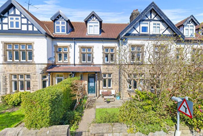 2 Bedroom Flat For Sale In Bolling Road, Ben Rhydding, Ilkley, LS29
