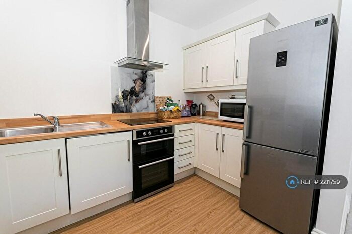 2 Bedroom Flat To Rent In Approach Road, Poole, BH14
