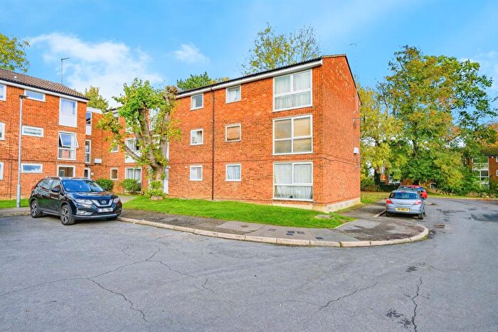 2 Bedroom Flat For Sale In Chenies Court, Hemel Hempstead, HP2