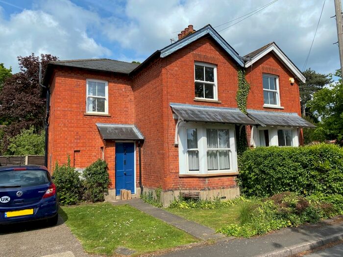 1 Bedroom Flat To Rent In Northcroft Villas, Englefield Green, Egham, Surrey, TW20