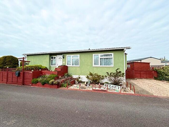 2 Bedroom Park Home For Sale In Freeways, Selsey, PO20