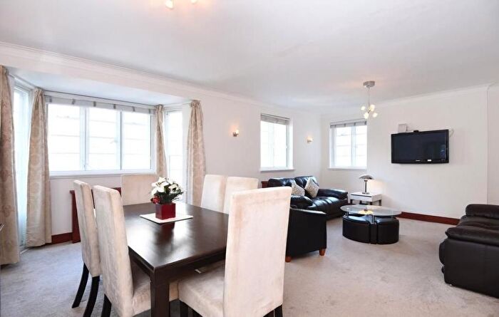 3 Bedroom Flat To Rent In Portman Square, Marylebone, London, W1H