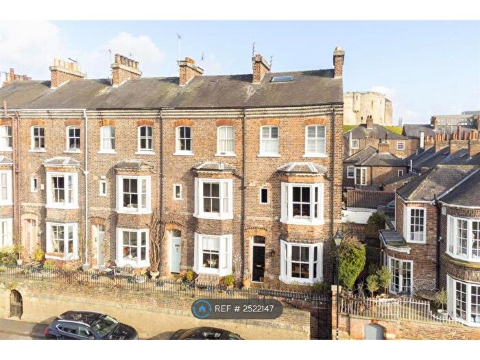 4 Bedroom End Of Terrace House To Rent In South Esplanade, York, YO1