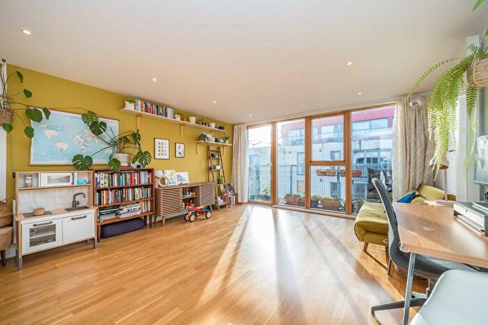 1 Bedroom Flat For Sale In Lea Bridge Road, London, E5