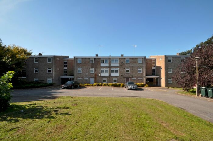 2 Bedroom Flat To Rent In Corners, Welwyn Garden City, AL7