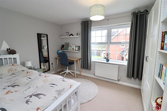 3 Bedroom End Of Terrace House For Sale In Beech Close, Market Weighton, York, YO43