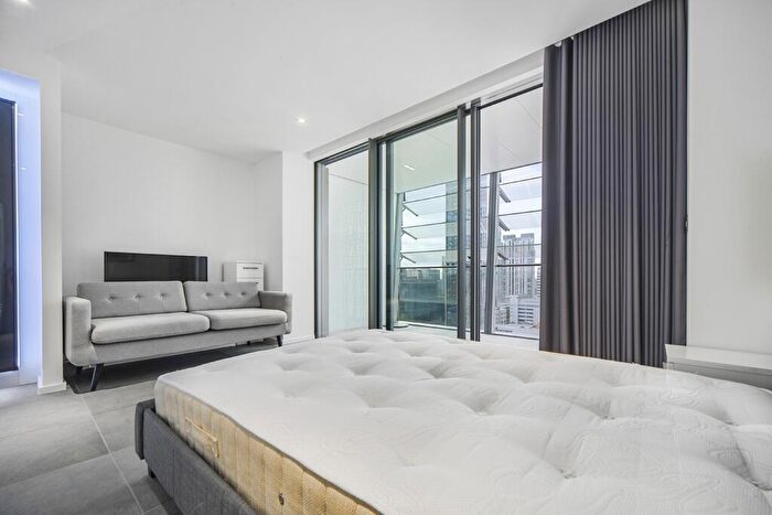 Flat To Rent In Dollar Bay Place London, E14