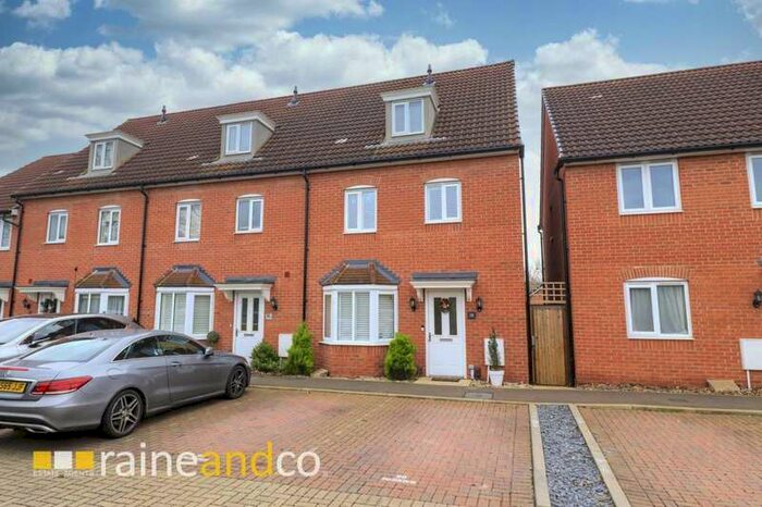 4 Bedroom Terraced House To Rent In Mount Pleasant Lane, Hatfield, AL9