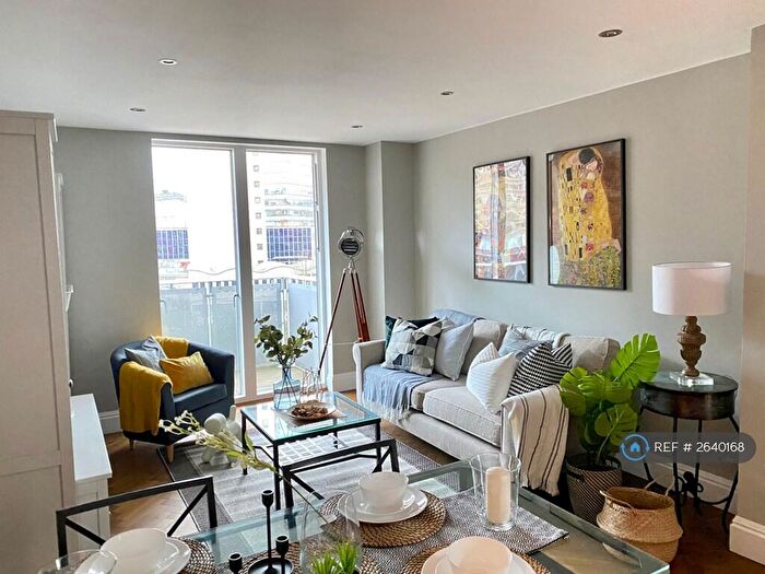 2 Bedroom Flat To Rent In Dearmans Place, Manchester, M3