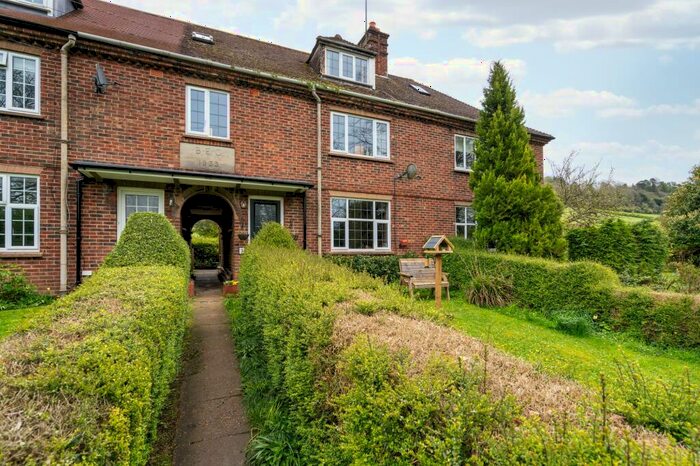 3 Bedroom Terraced House For Sale In Church Road, Woldingham, CR3