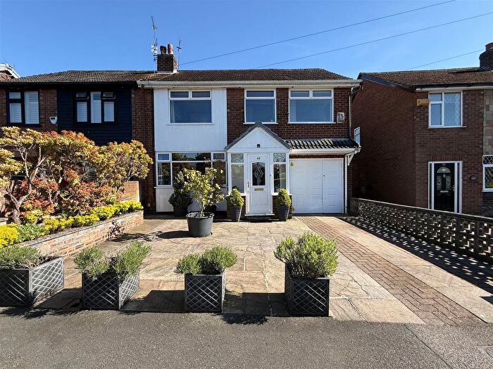 3 Bedroom Semi-Detached House For Sale In Grosvenor Road, Hyde, SK14