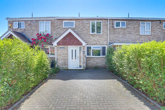3 Bedroom Terraced House For Sale In Grove Road, Emmer Green, RG4