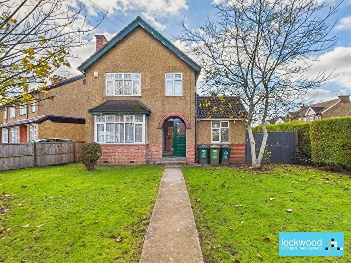 3 Bedroom Detached House To Rent In Ashford Crescent, Ashford, TW15