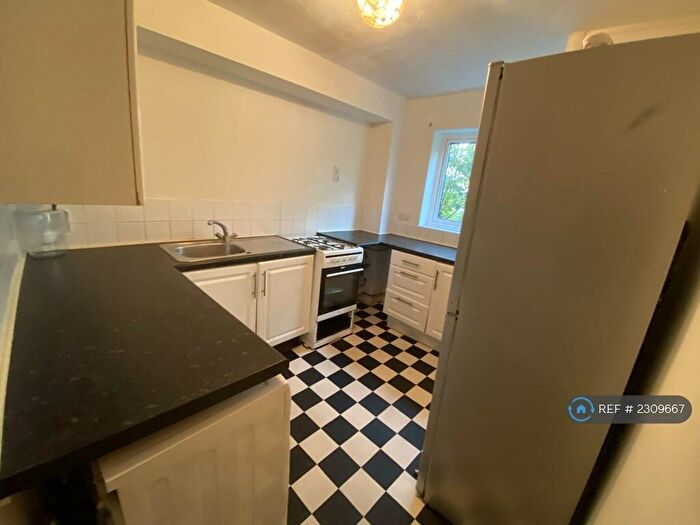 2 Bedroom Flat To Rent In Princes Road, Romford, RM1