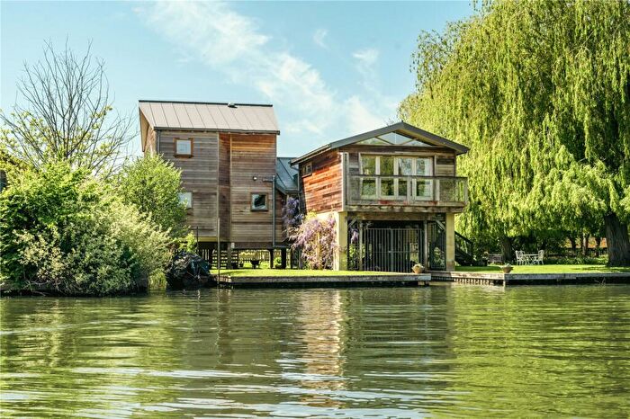 4 Bedroom Detached House For Sale In Lashbrook Road, Lower Shiplake, Henley-On-Thames, RG9