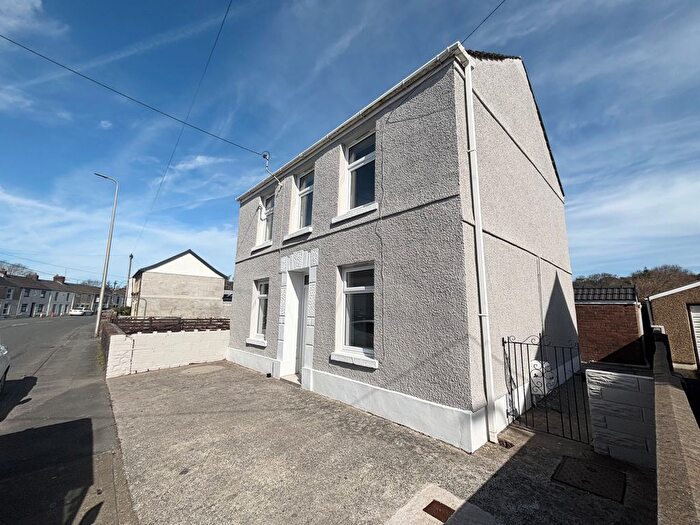 4 Bedroom Detached House For Sale In Cwmfelin Road, Llanelli, SA14