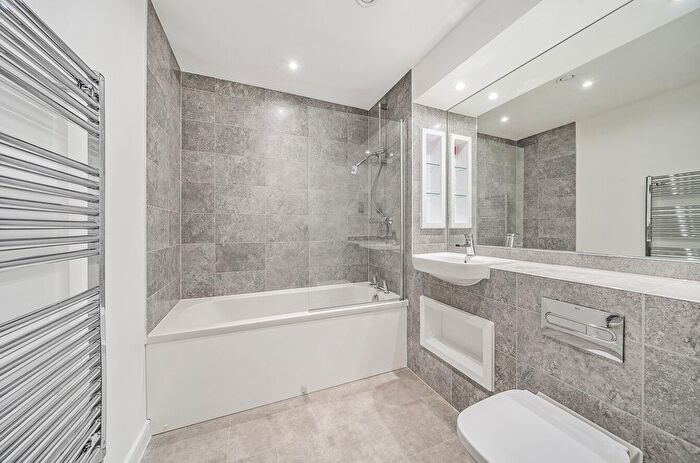 2 Bedroom Flat To Rent In Westland Place, Kings Hill, West Malling, ME19