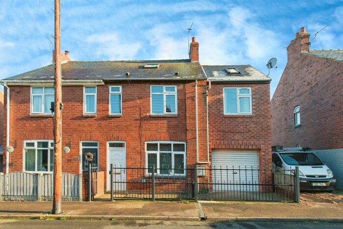 4 Bedroom Semi-Detached House To Rent In Joffre Avenue, Castleford, WF10