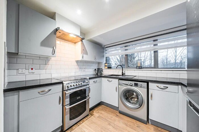 2 Bedroom Apartment For Sale In Victoria Court, New Street, Chelmsford, Essex, CM1