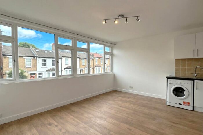 1 Bedroom Flat To Rent In Fairlawn Park, London, SE26