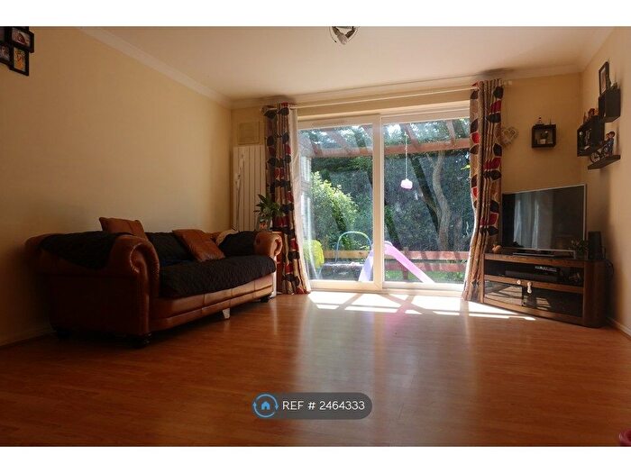 2 Bedroom Maisonette To Rent In Engadine Close, Croydon, CR0