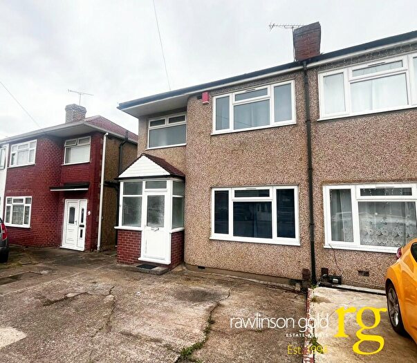 3 Bedroom Semi-Detached House To Rent In Warwick Avenue, South Harrow, HA2
