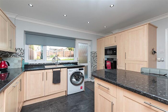 3 Bedroom Chalet For Sale In Chegworth Gardens, Sittingbourne, Kent, ME10