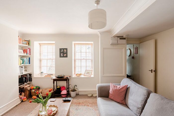1 Bedroom Flat For Sale In Garden Flat, Southleigh Road, Clifton, Bristol, BS8