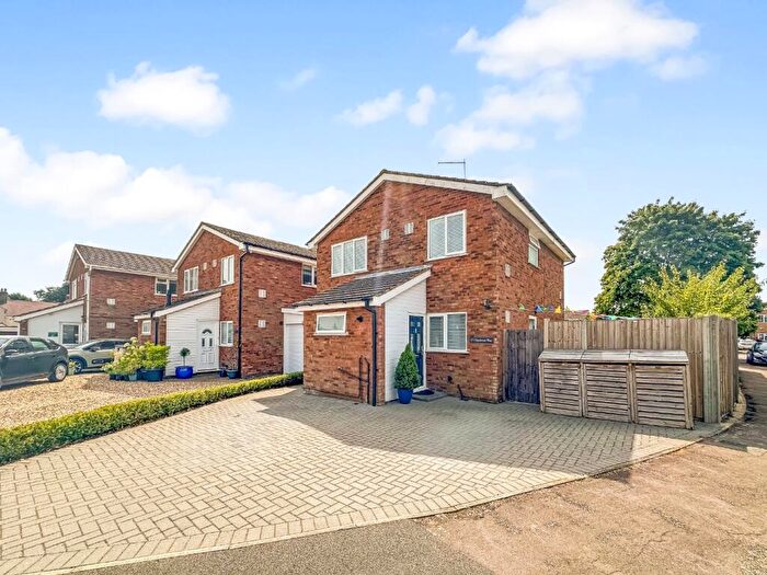 4 Bedroom Detached House For Sale In Claydown Way, Slip End, LU1