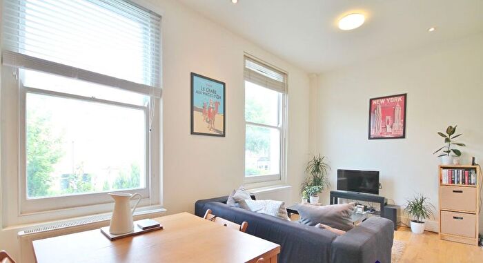 3 Bedroom Flat To Rent In Hartham Road, Caledonian Road, London, N7