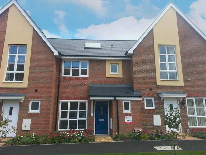 3 Bedroom Property To Rent In Fuggle Drive, Aylesbury HP21