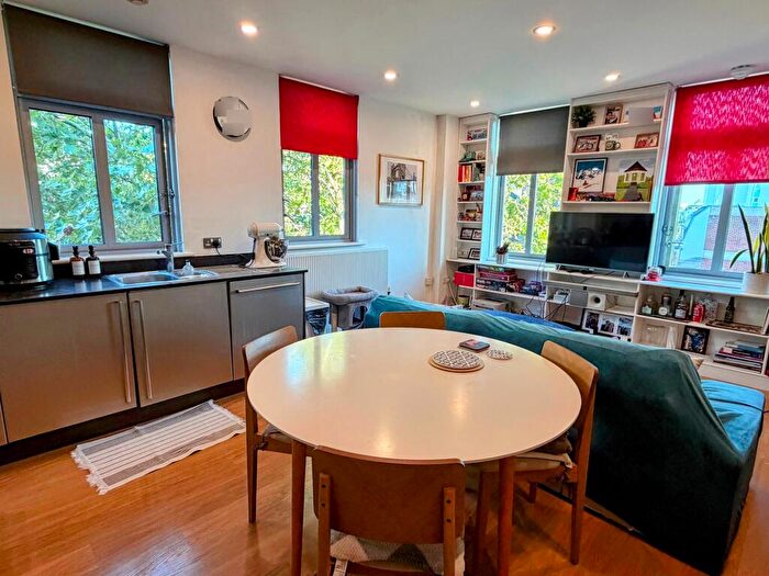 2 Bedroom Apartment To Rent In Salton Square, London, E14