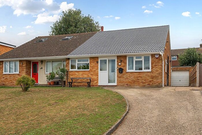 3 Bedroom Semi-detached Bungalow For Sale In Lincoln Way, Harlington, LU5