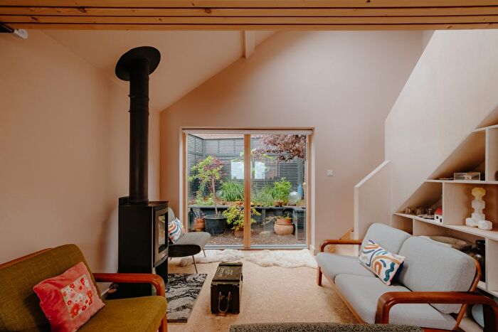 2 Bedroom Flat For Sale In Strongs Passage, Hastings, TN34