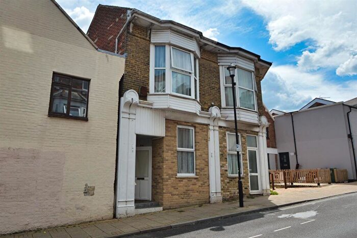 1 Bedroom Flat For Sale In Central Ryde, PO33