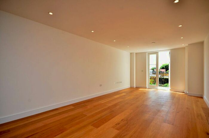2 Bedroom Flat To Rent In Entwhistle Terrace, Ravenscourt Park, London, W6