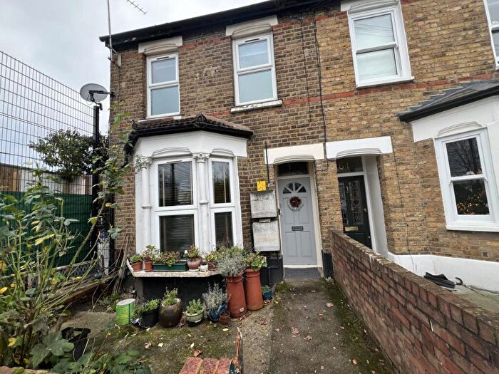 1 Bedroom Flat To Rent In Brunswick Road, Walthamstow, E17