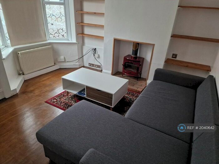 3 Bedroom Terraced House To Rent In Higham Road, Chesham, HP5