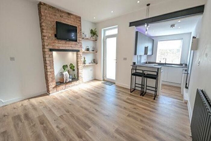 2 Bedroom Flat To Rent In Meadow Lane, Nottingham, NG2