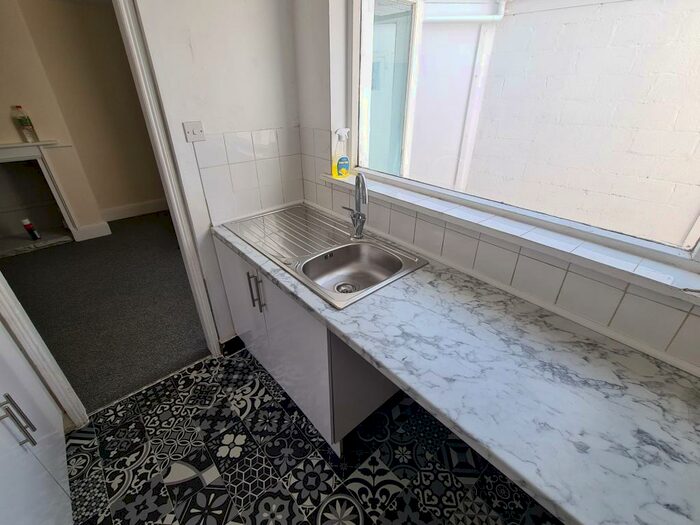 2 Bedroom Flat To Rent In George Street, Ryde, PO33