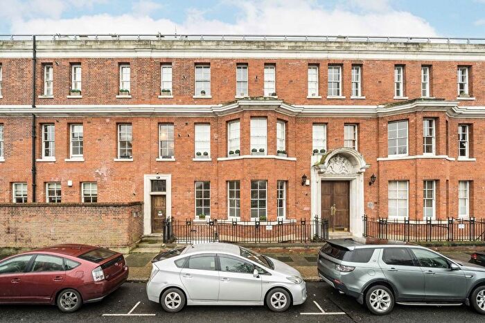 3 Bedroom Flat To Rent In Aylward Street, Stepney Green, E1