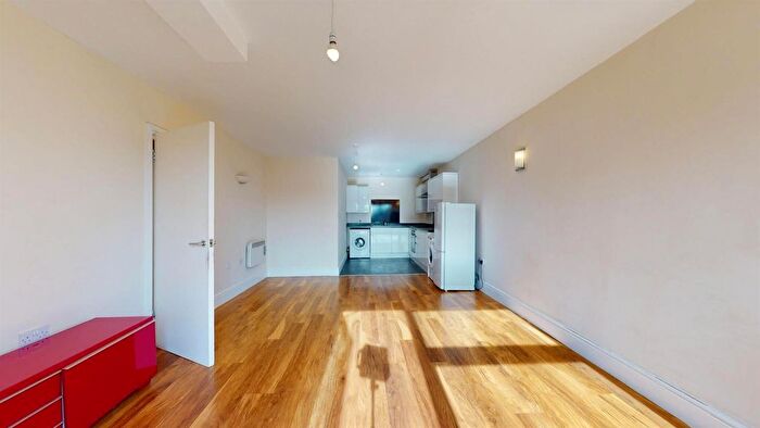 2 Bedroom Flat To Rent In Chingford Mount Road, London, E4