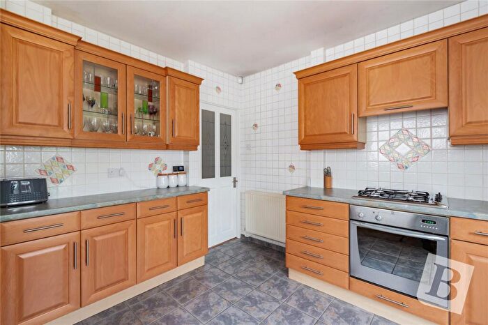 3 Bedroom Bungalow For Sale In Derby Avenue, Upminster, RM14