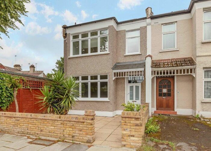 3 Bedroom Flat To Rent In Aldbourne Road, London, W12